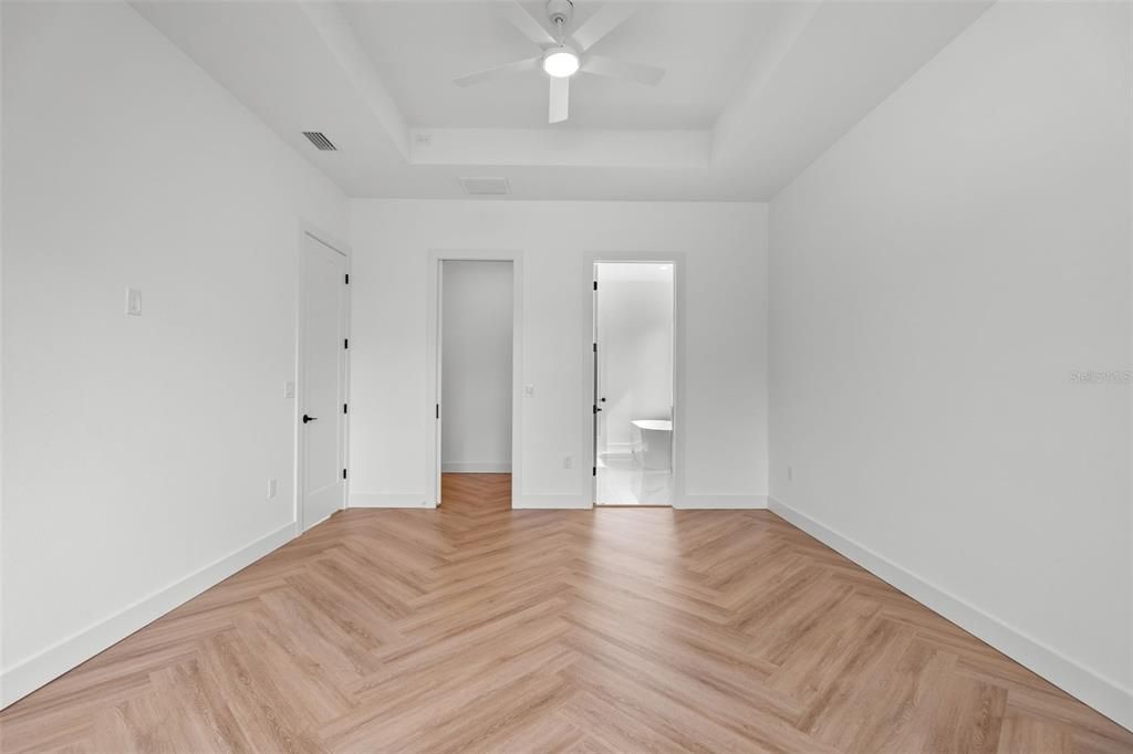 На продажу: $429,900 (4 спален, 2 ванн, 1834 Квадратных фут)