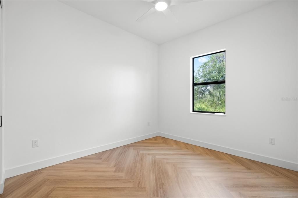 На продажу: $429,900 (4 спален, 2 ванн, 1834 Квадратных фут)