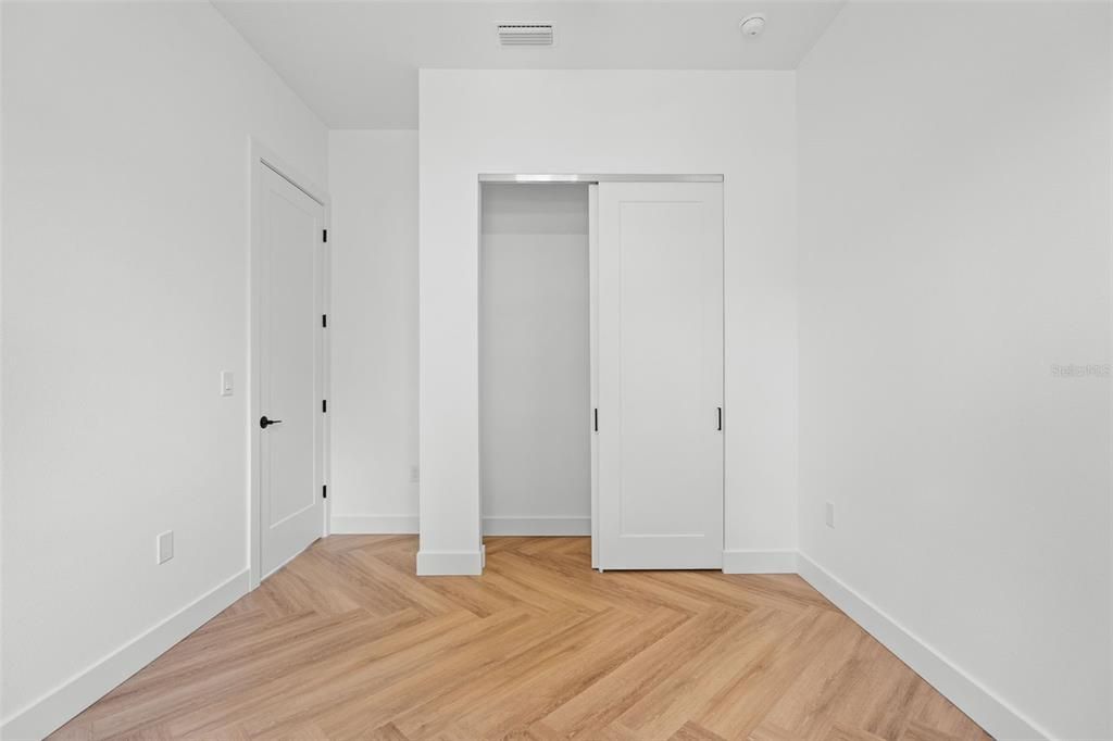 На продажу: $429,900 (4 спален, 2 ванн, 1834 Квадратных фут)