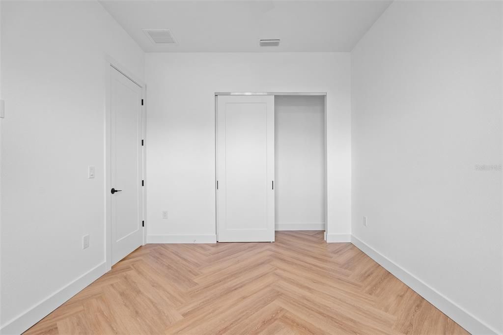 На продажу: $429,900 (4 спален, 2 ванн, 1834 Квадратных фут)