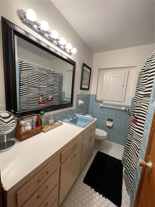 For Rent: $3,250 (4 beds, 2 baths, 3144 Square Feet)
