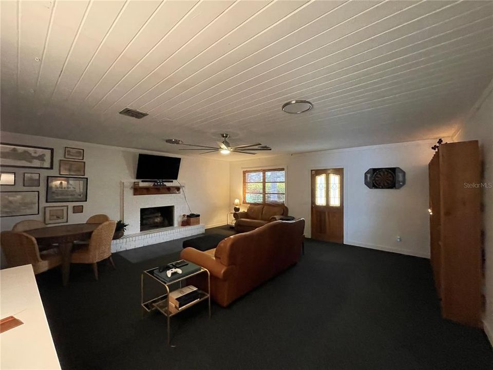 For Rent: $3,250 (4 beds, 2 baths, 3144 Square Feet)