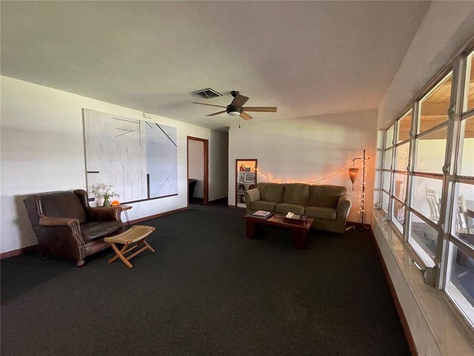 For Rent: $3,250 (4 beds, 2 baths, 3144 Square Feet)