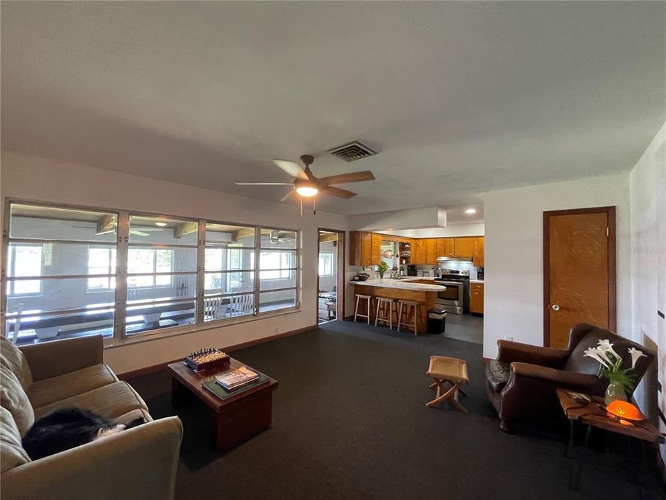 For Rent: $3,250 (4 beds, 2 baths, 3144 Square Feet)