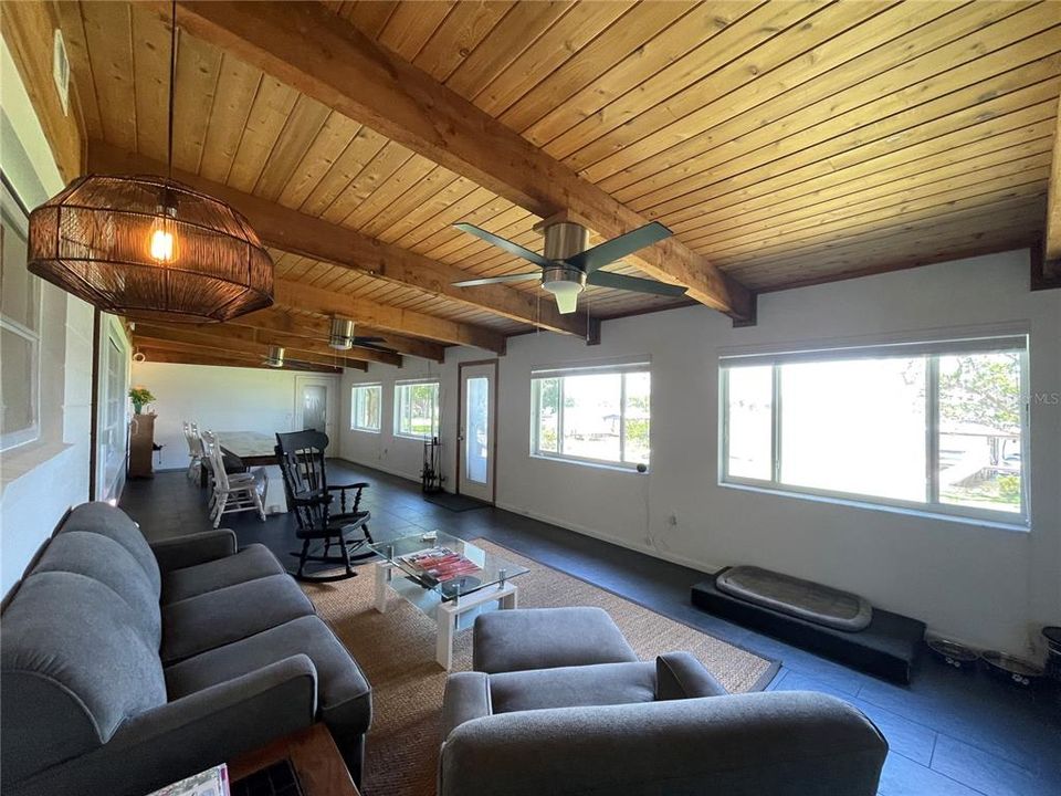 For Rent: $3,250 (4 beds, 2 baths, 3144 Square Feet)