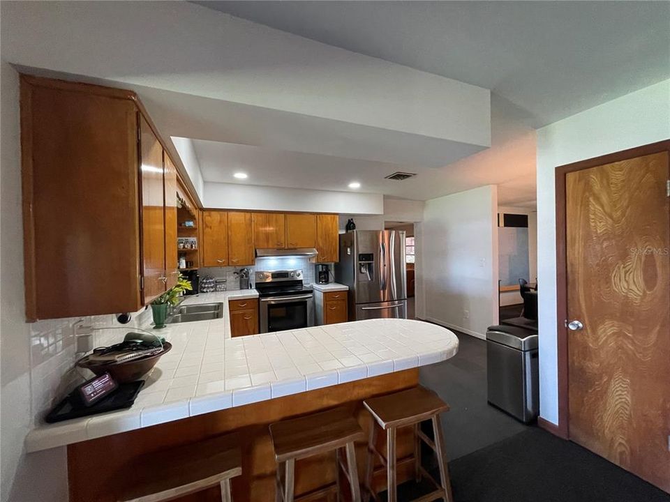 For Rent: $3,250 (4 beds, 2 baths, 3144 Square Feet)