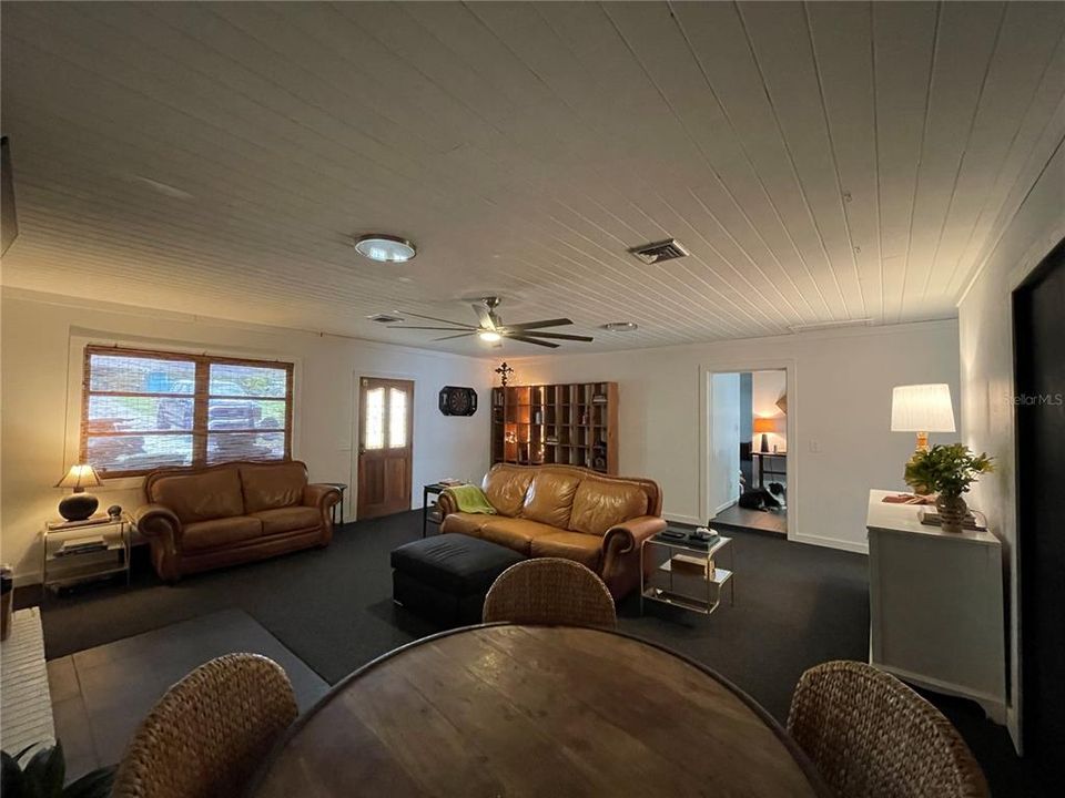 For Rent: $3,250 (4 beds, 2 baths, 3144 Square Feet)