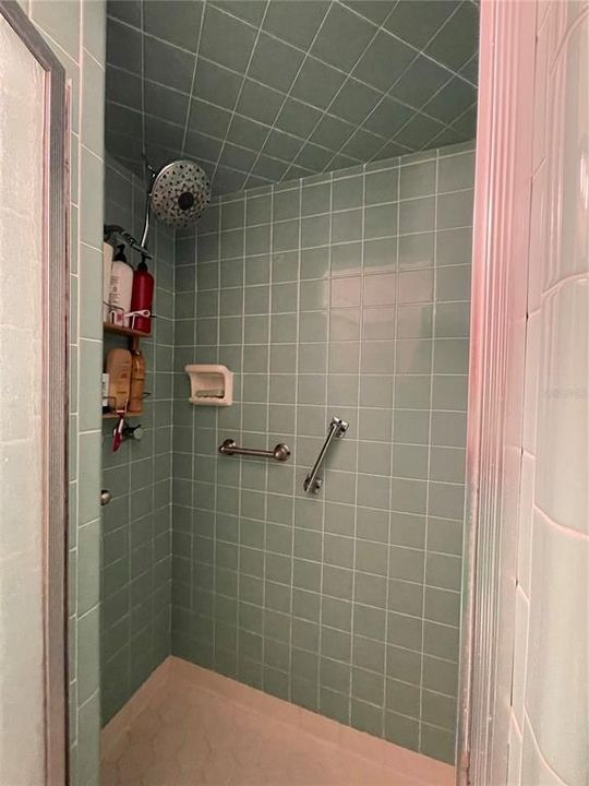 For Rent: $3,250 (4 beds, 2 baths, 3144 Square Feet)