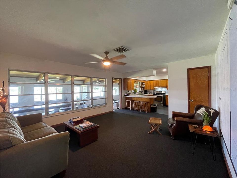 For Rent: $3,250 (4 beds, 2 baths, 3144 Square Feet)