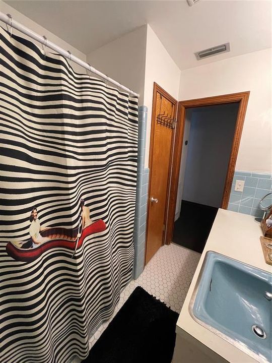 For Rent: $3,250 (4 beds, 2 baths, 3144 Square Feet)