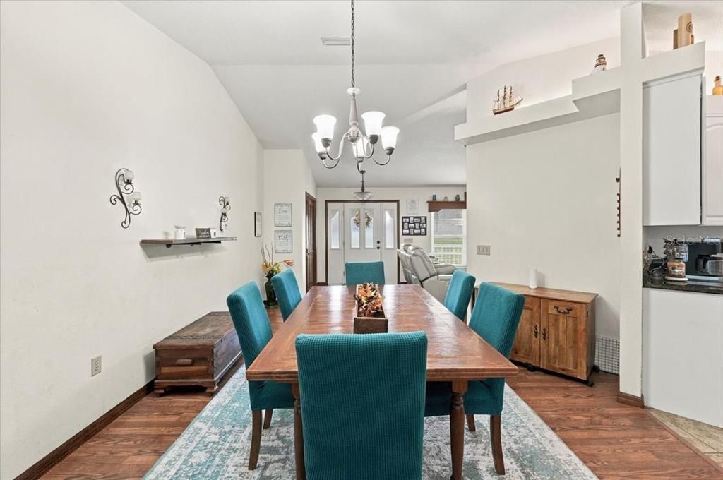 En Venta: $540,000 (4 camas, 3 baños, 2591 Pies cuadrados)