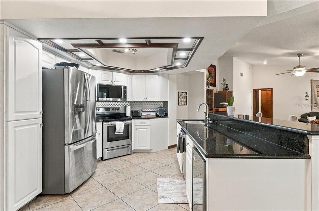 En Venta: $540,000 (4 camas, 3 baños, 2591 Pies cuadrados)