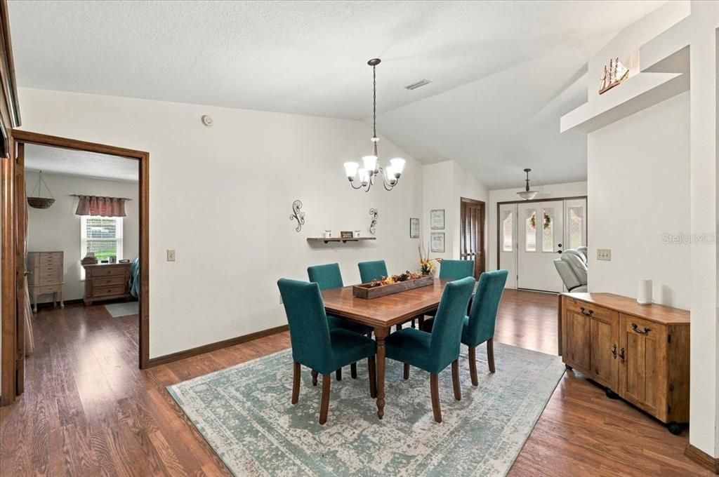 En Venta: $540,000 (4 camas, 3 baños, 2591 Pies cuadrados)