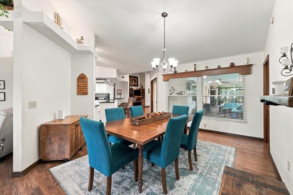 En Venta: $540,000 (4 camas, 3 baños, 2591 Pies cuadrados)