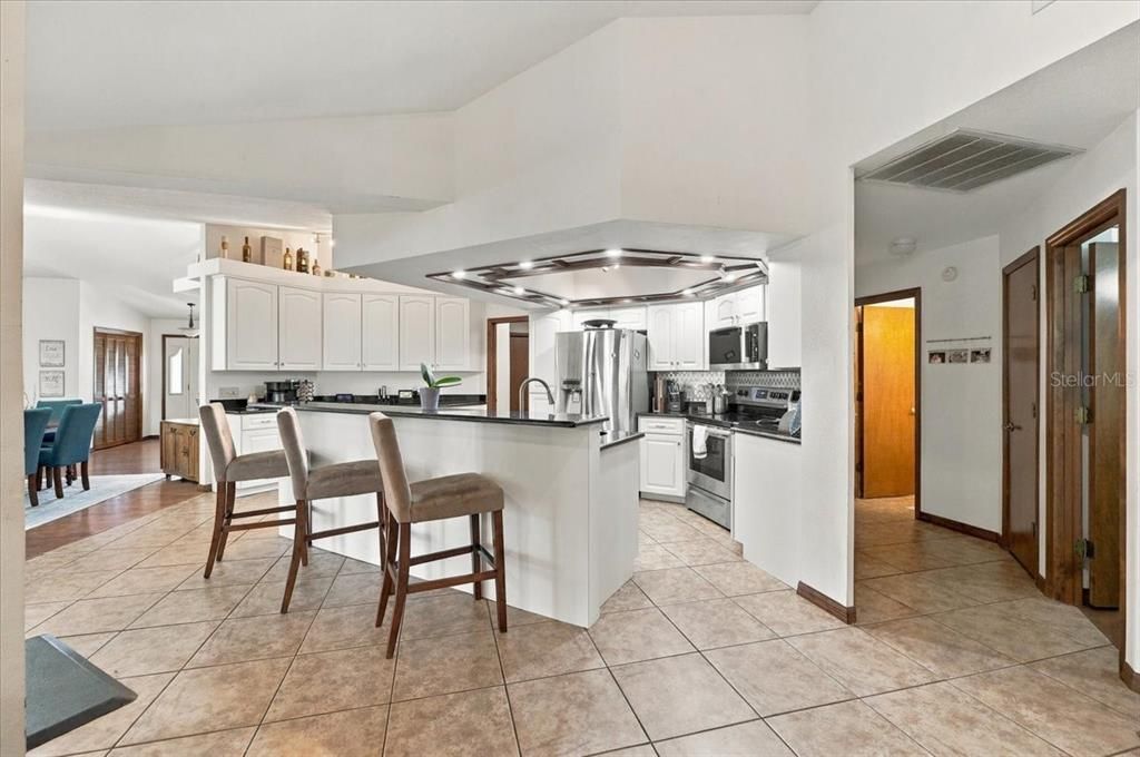 En Venta: $540,000 (4 camas, 3 baños, 2591 Pies cuadrados)