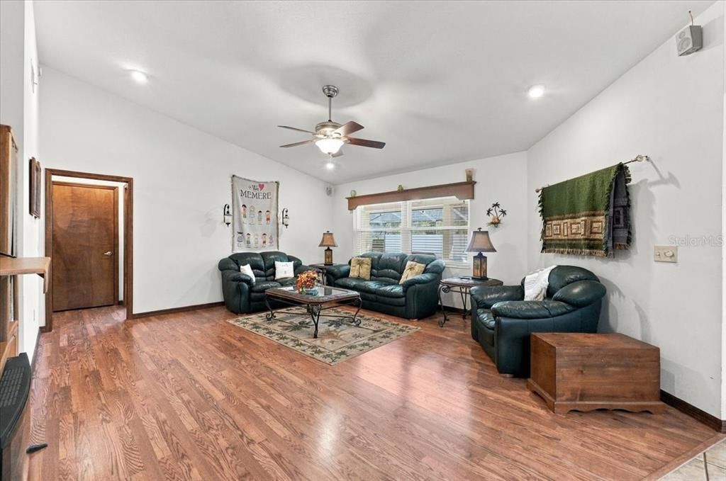 En Venta: $540,000 (4 camas, 3 baños, 2591 Pies cuadrados)