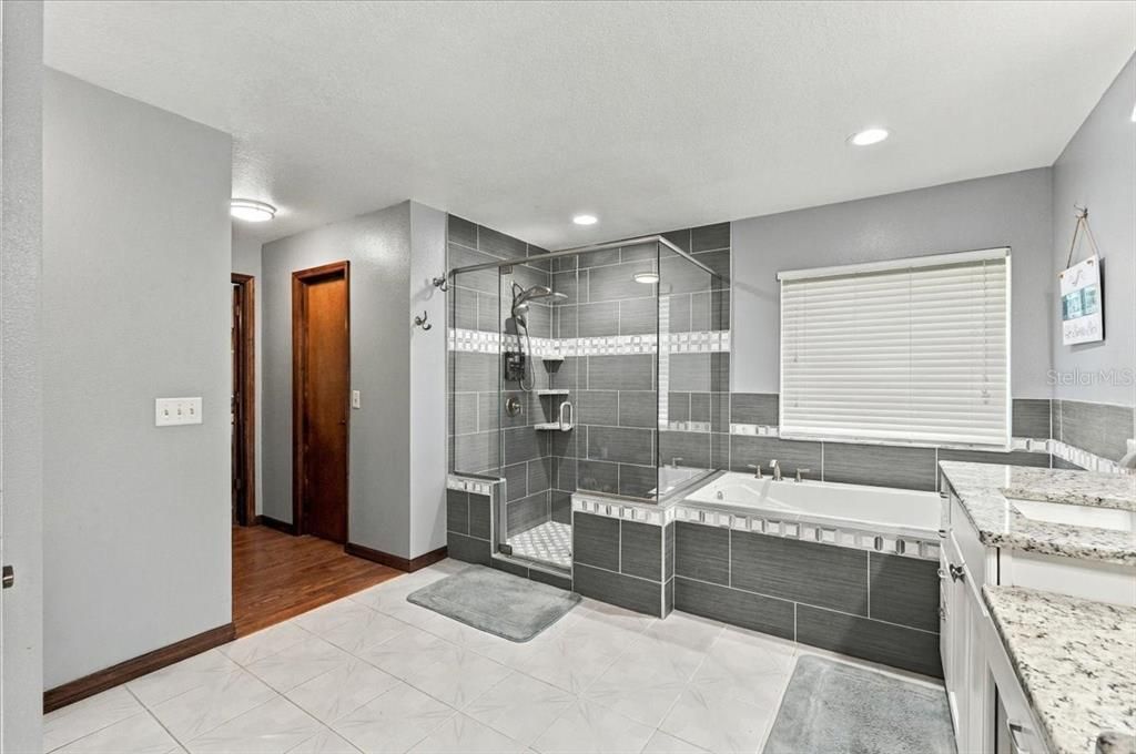 En Venta: $540,000 (4 camas, 3 baños, 2591 Pies cuadrados)