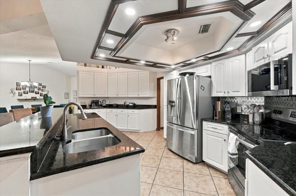 En Venta: $540,000 (4 camas, 3 baños, 2591 Pies cuadrados)