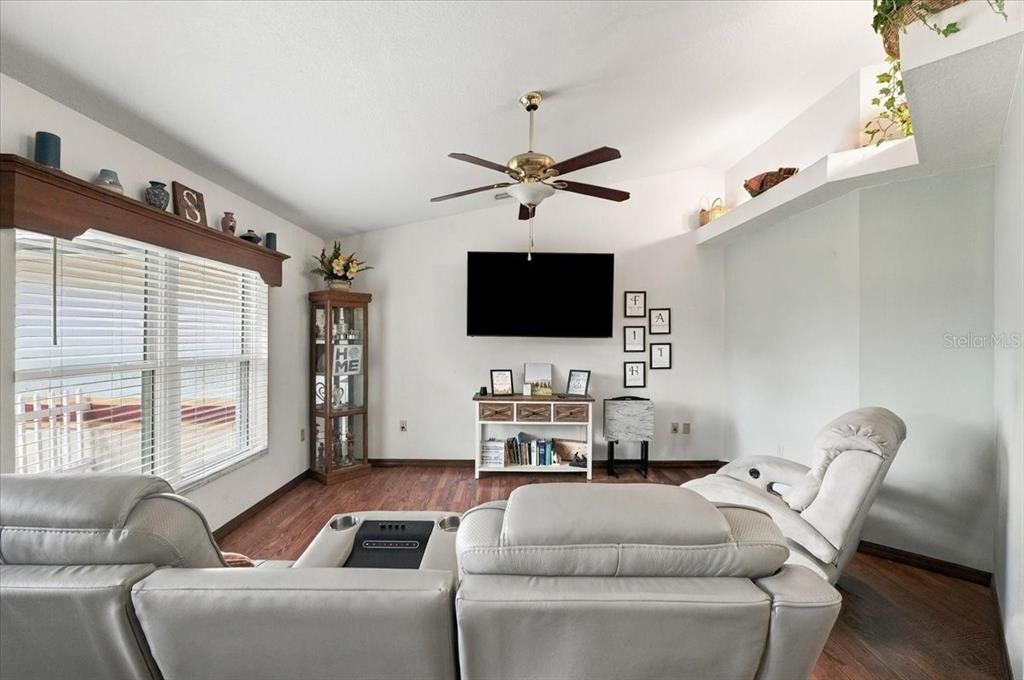 En Venta: $540,000 (4 camas, 3 baños, 2591 Pies cuadrados)