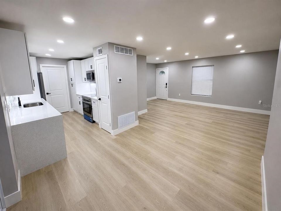 En Venta: $305,000 (3 camas, 2 baños, 1206 Pies cuadrados)