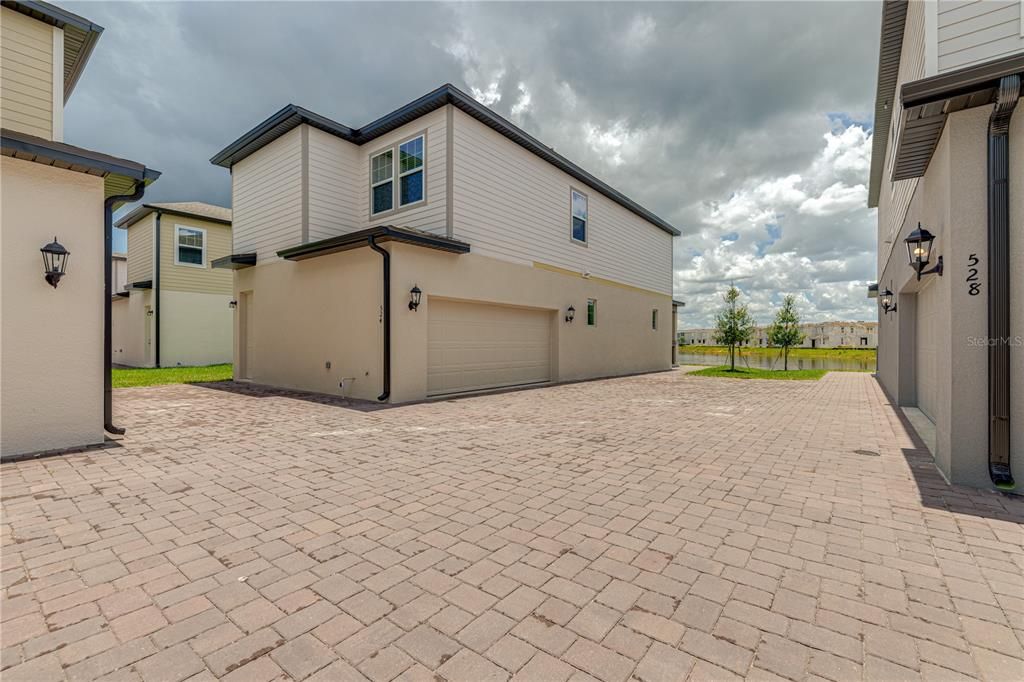 For Sale: $400,000 (3 beds, 2 baths, 1779 Square Feet)