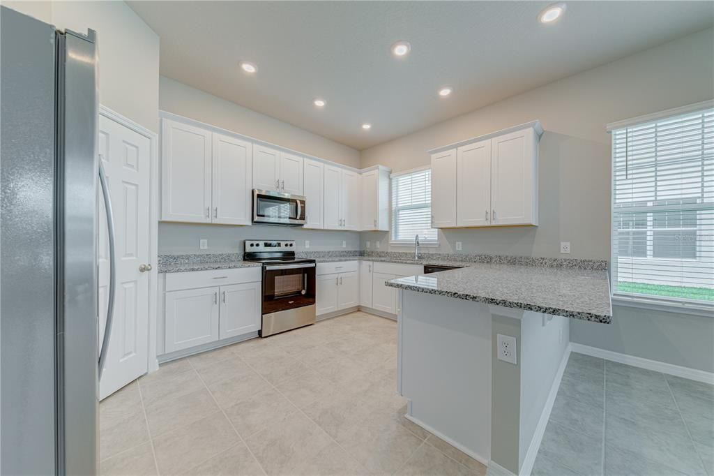 For Sale: $400,000 (3 beds, 2 baths, 1779 Square Feet)