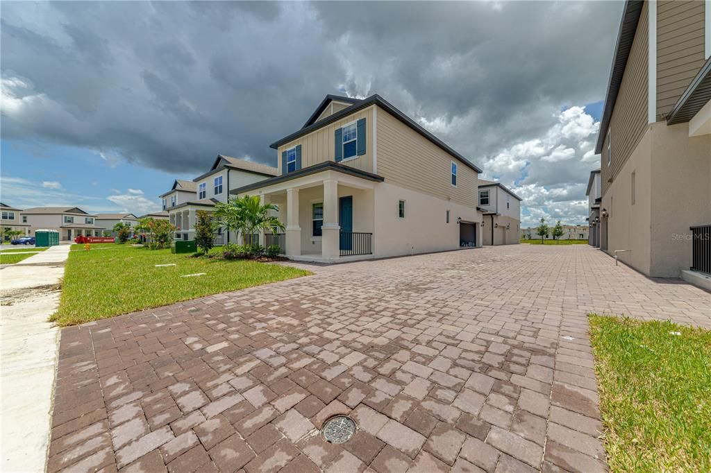 For Sale: $400,000 (3 beds, 2 baths, 1779 Square Feet)