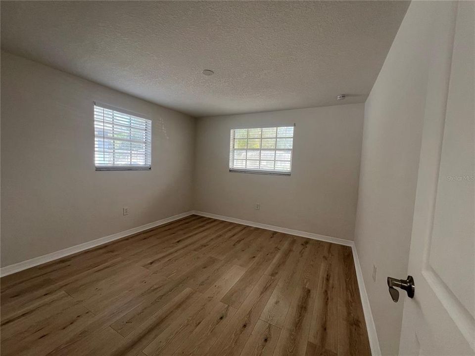 For Sale: $99,900 (2 beds, 2 baths, 888 Square Feet)