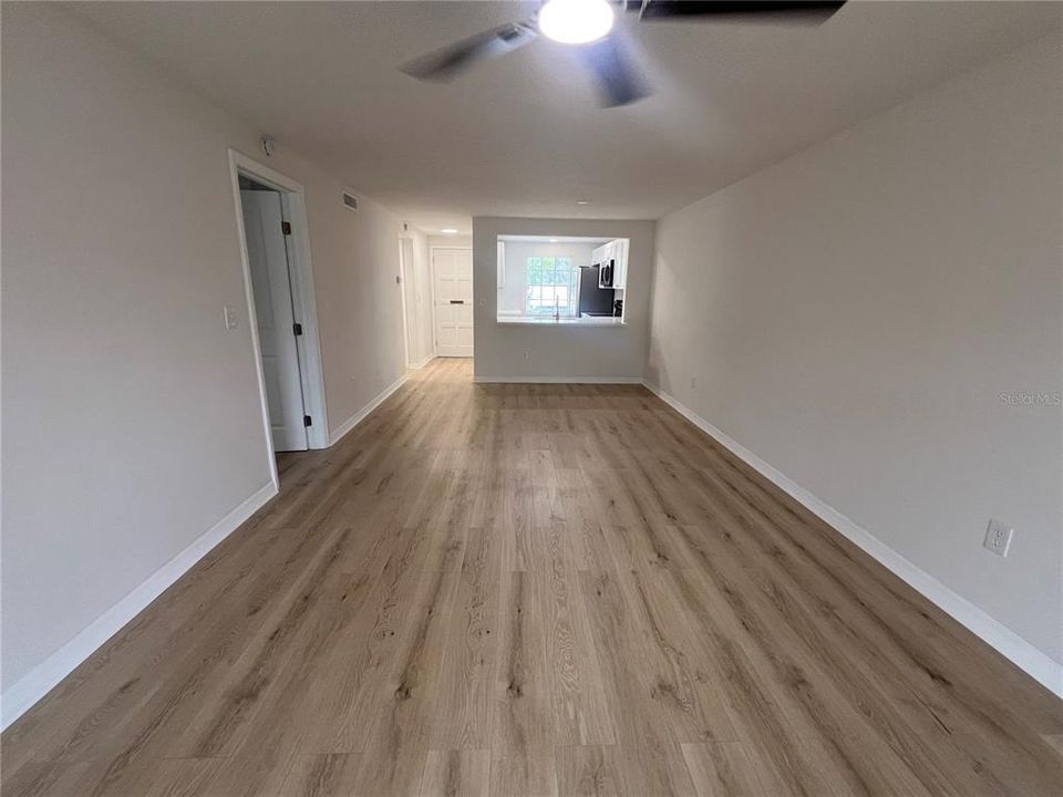 For Sale: $99,900 (2 beds, 2 baths, 888 Square Feet)