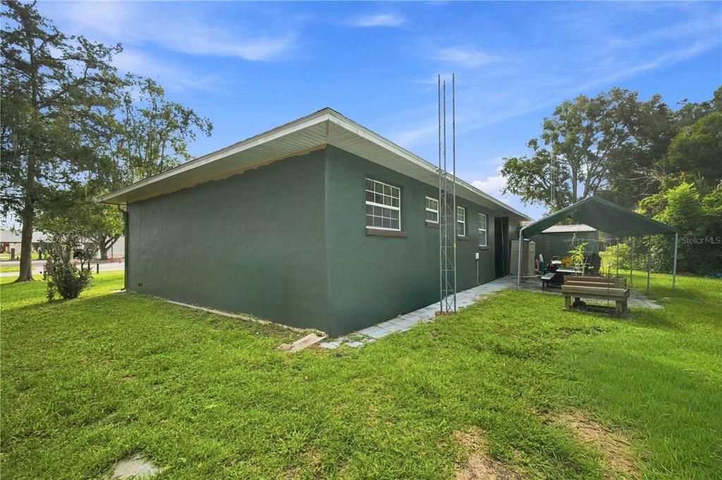 For Sale: $165,000 (2 beds, 1 baths, 940 Square Feet)