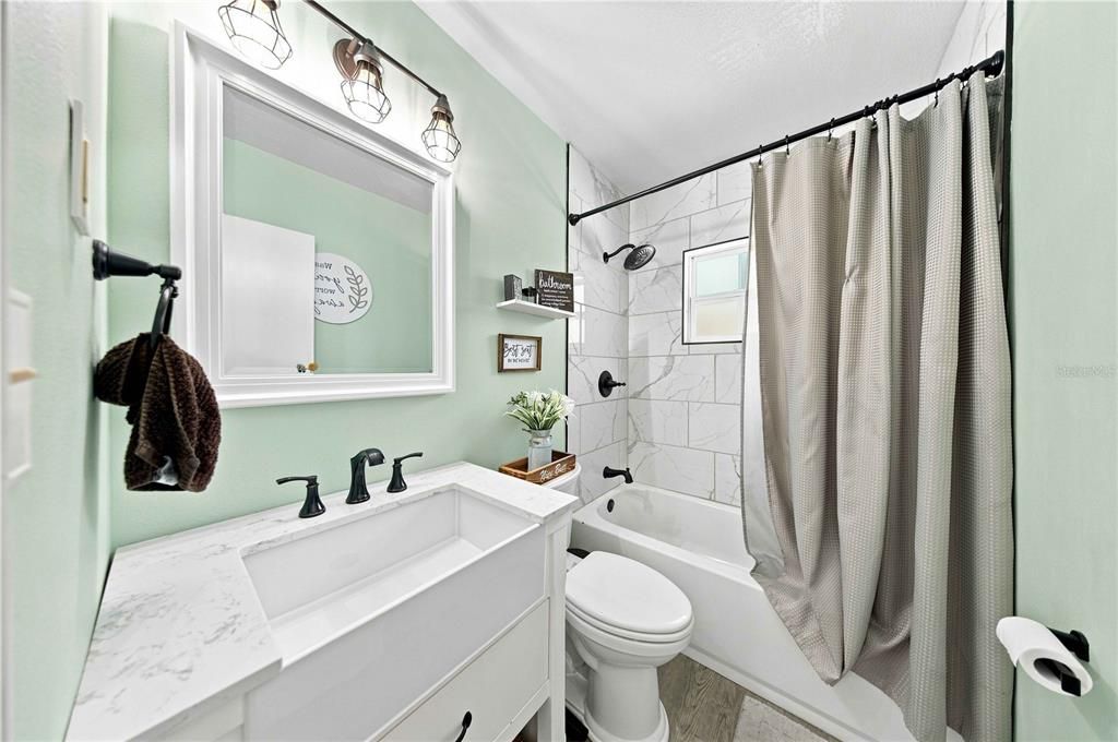 For Sale: $165,000 (2 beds, 1 baths, 940 Square Feet)