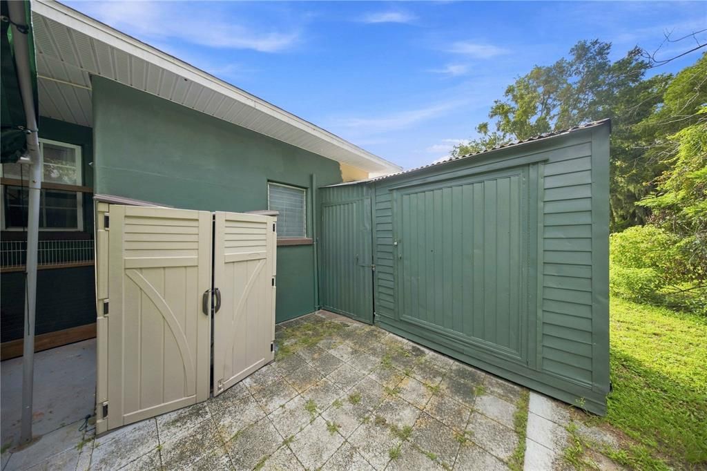 For Sale: $165,000 (2 beds, 1 baths, 940 Square Feet)