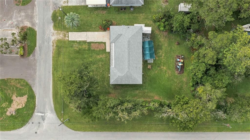 For Sale: $165,000 (2 beds, 1 baths, 940 Square Feet)