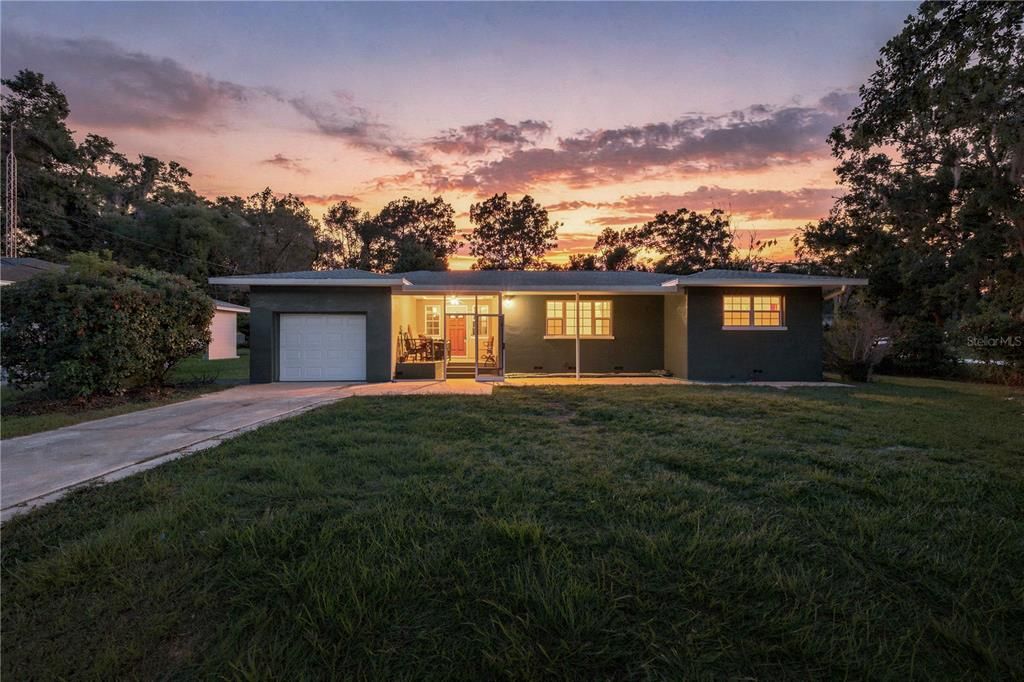 For Sale: $165,000 (2 beds, 1 baths, 940 Square Feet)