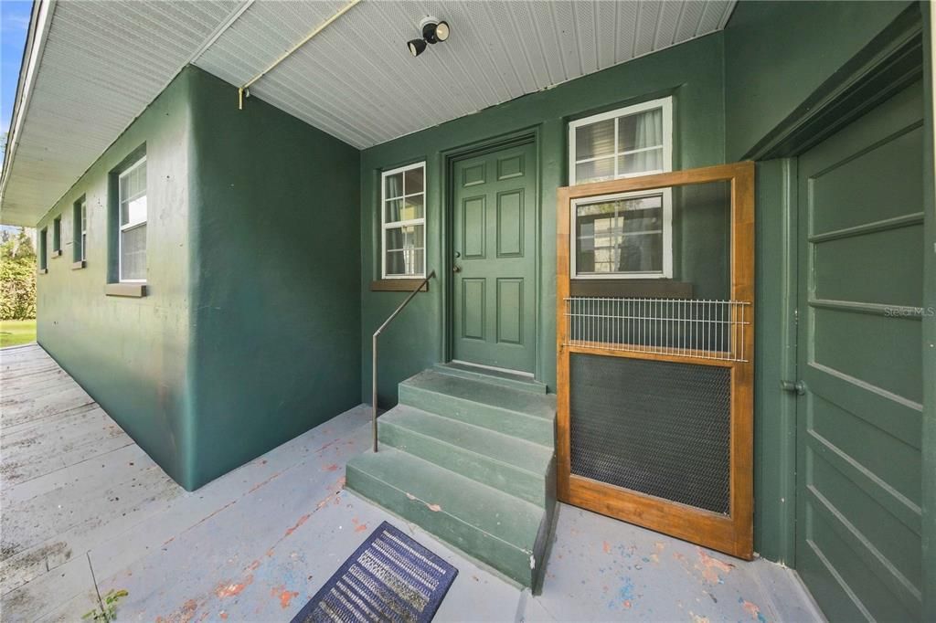 For Sale: $165,000 (2 beds, 1 baths, 940 Square Feet)