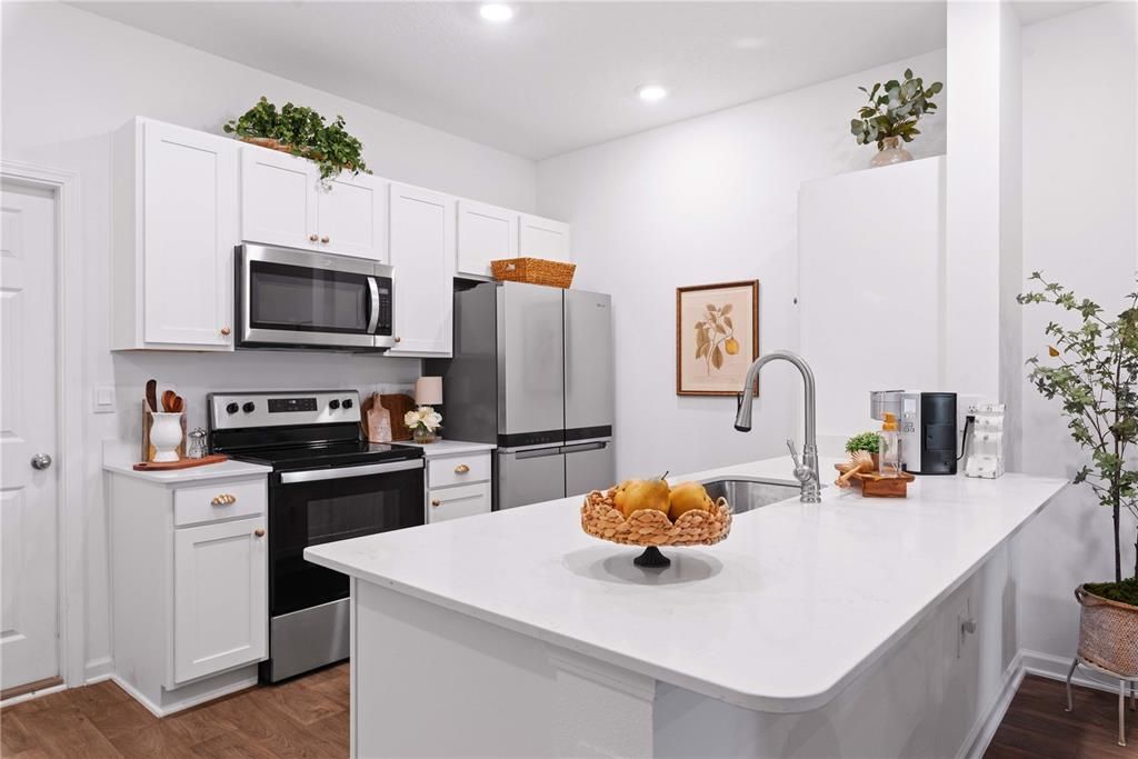For Sale: $219,900 (2 beds, 2 baths, 1167 Square Feet)