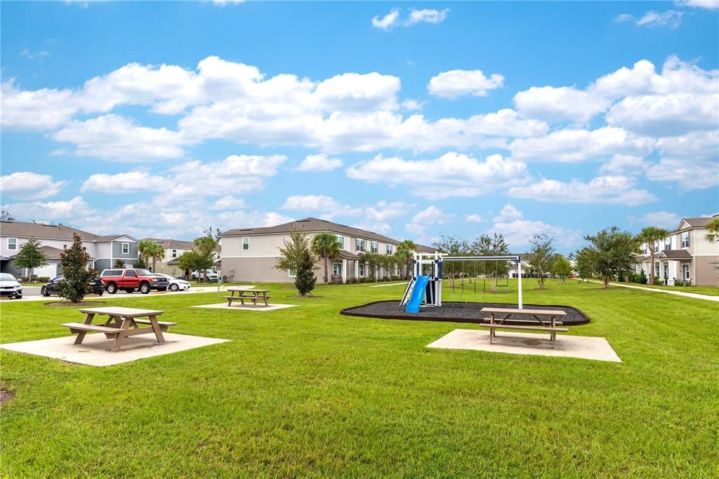 For Sale: $219,900 (2 beds, 2 baths, 1167 Square Feet)