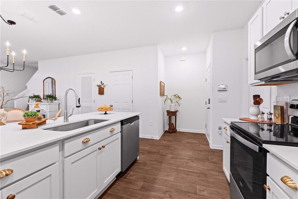 For Sale: $219,900 (2 beds, 2 baths, 1167 Square Feet)