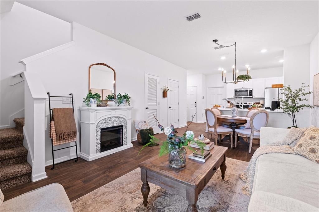 For Sale: $219,900 (2 beds, 2 baths, 1167 Square Feet)