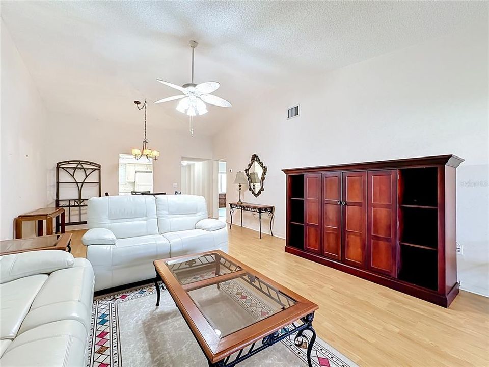 For Sale: $249,900 (2 beds, 2 baths, 1426 Square Feet)