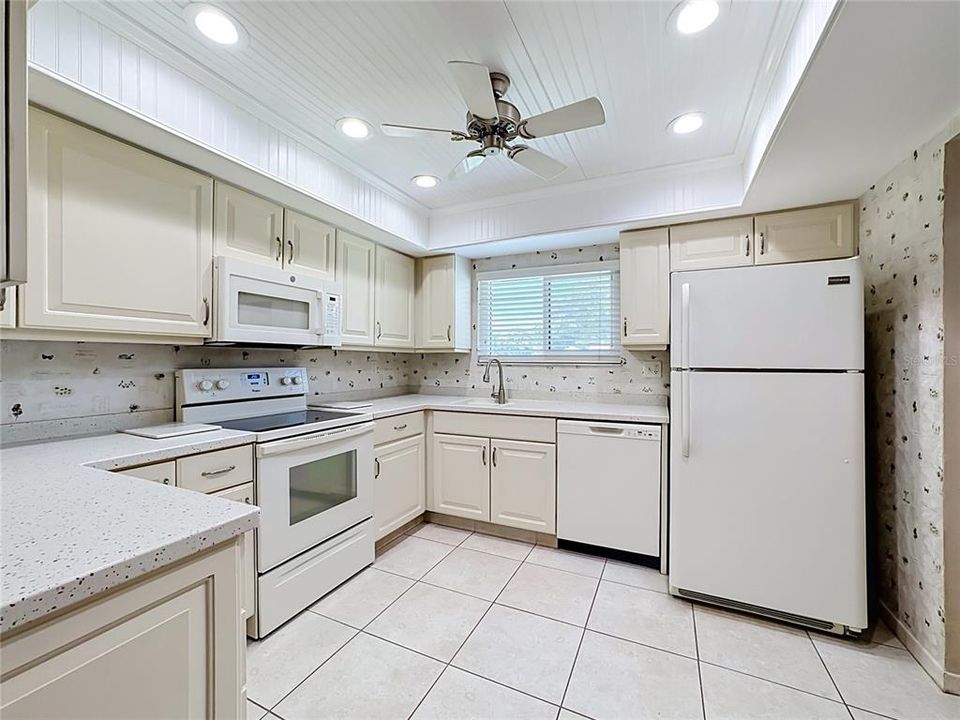 For Sale: $249,900 (2 beds, 2 baths, 1426 Square Feet)