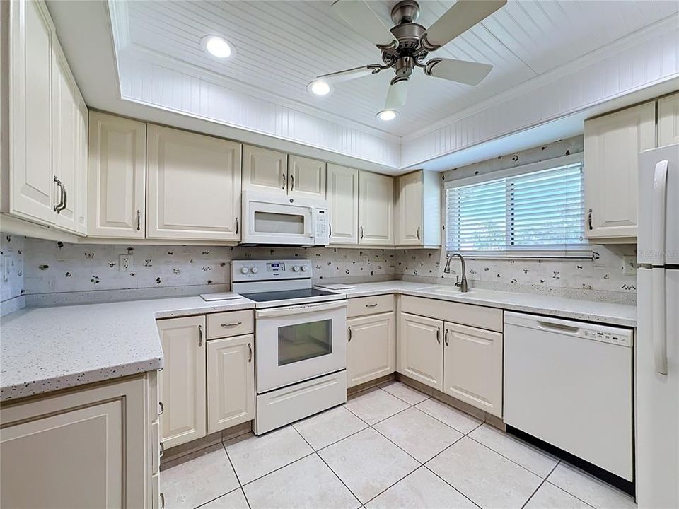 For Sale: $249,900 (2 beds, 2 baths, 1426 Square Feet)