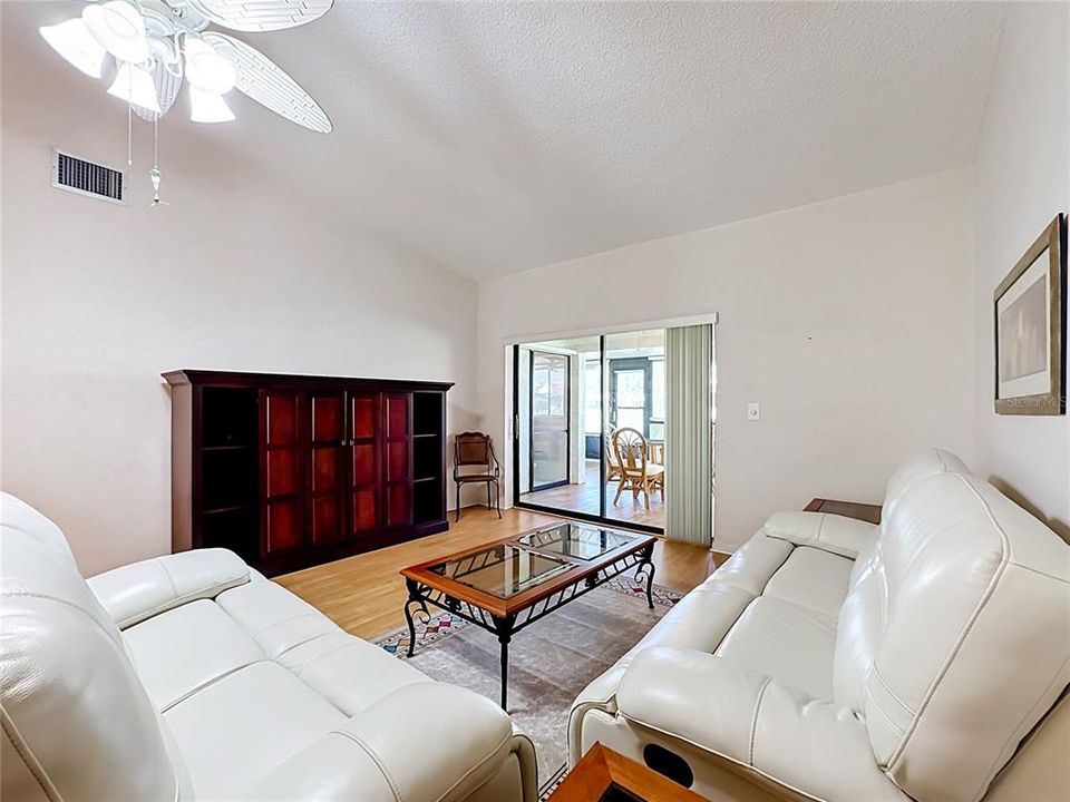 For Sale: $249,900 (2 beds, 2 baths, 1426 Square Feet)