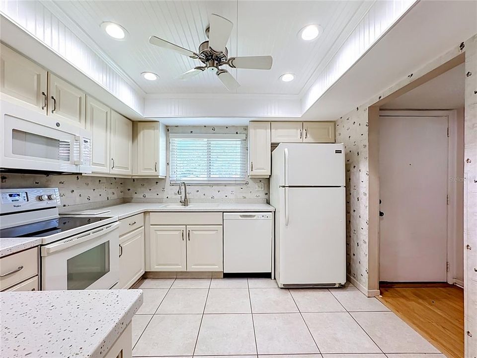 For Sale: $249,900 (2 beds, 2 baths, 1426 Square Feet)