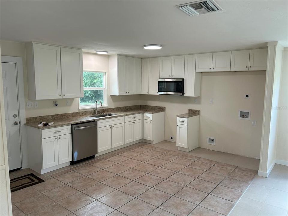 For Rent: $1,850 (2 beds, 1 baths, 1008 Square Feet)