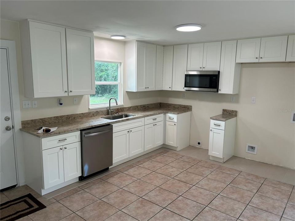 For Rent: $1,850 (2 beds, 1 baths, 1008 Square Feet)