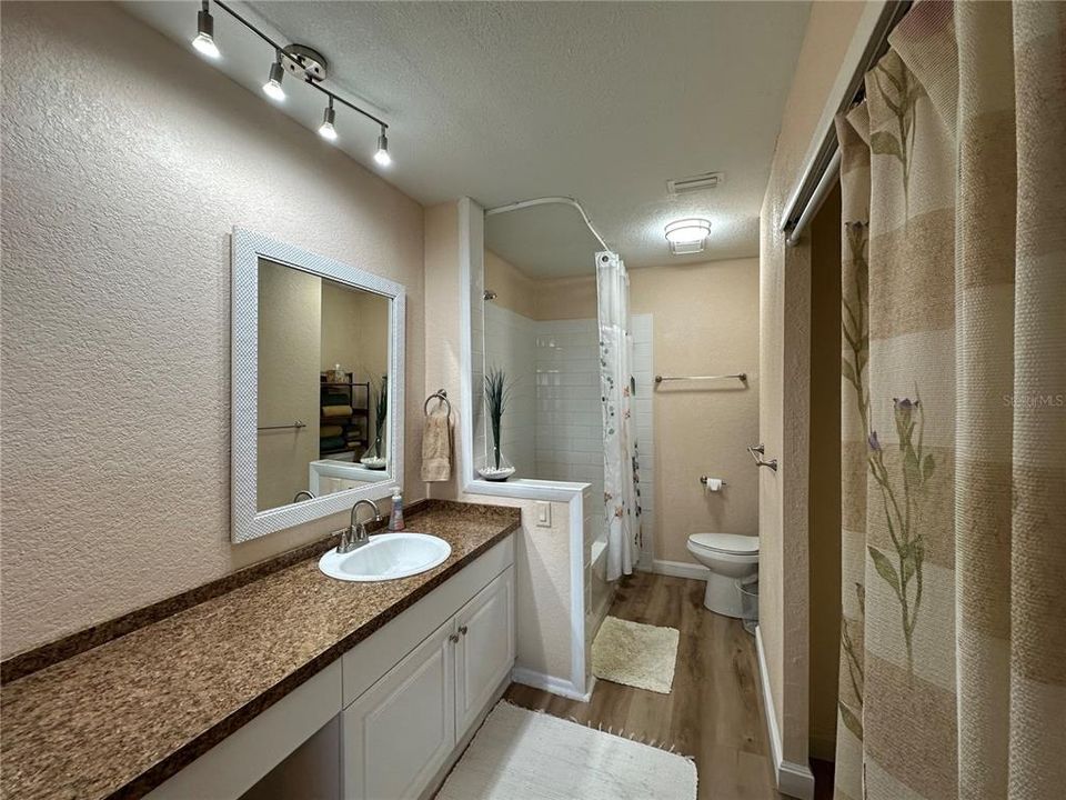 На продажу: $189,000 (2 спален, 2 ванн, 1078 Квадратных фут)