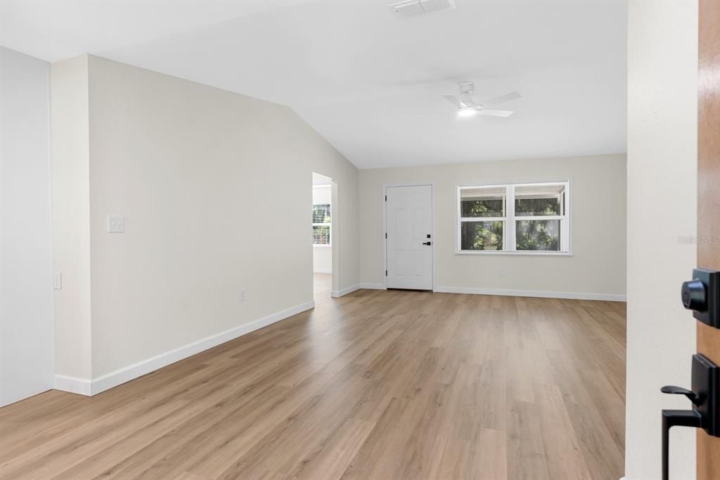 En Venta: $349,900 (3 camas, 2 baños, 1137 Pies cuadrados)