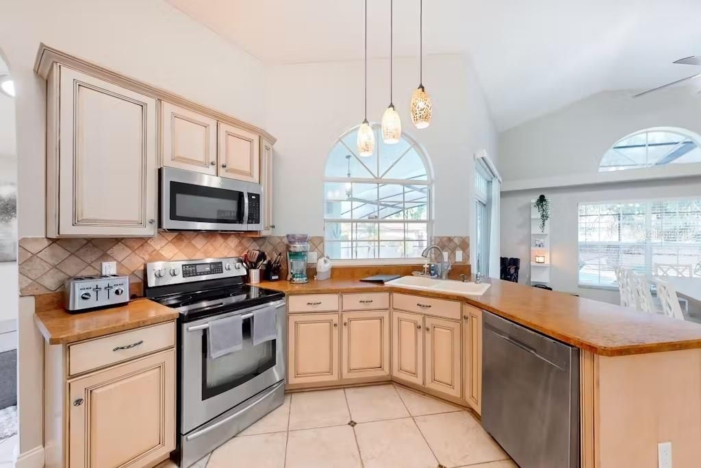 В аренду: $2,950 (3 спален, 2 ванн, 1612 Квадратных фут)