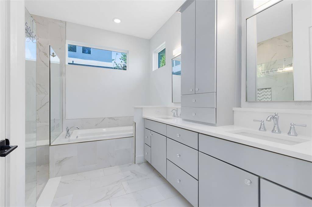 For Sale: $1,045,000 (4 beds, 4 baths, 3372 Square Feet)